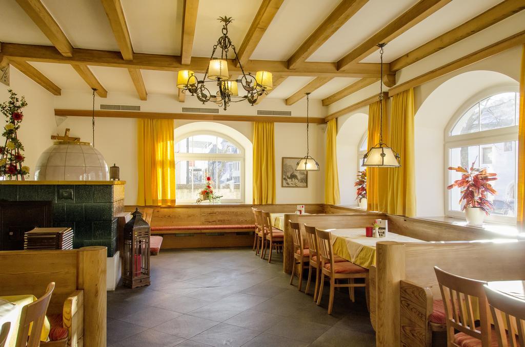 Gasthof Goldener Fisch Lienz Dış mekan fotoğraf